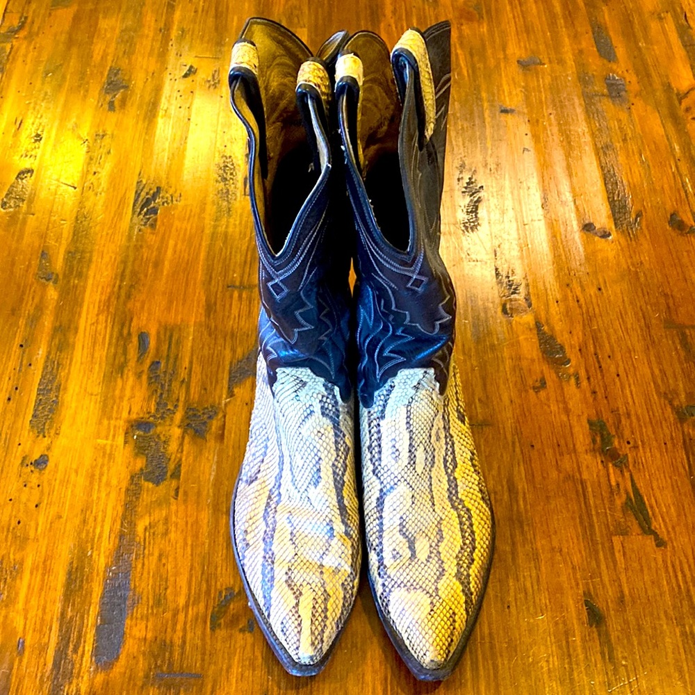 Tony Lama Vintage Snake Skin Cowboy Boots in size 10 D
